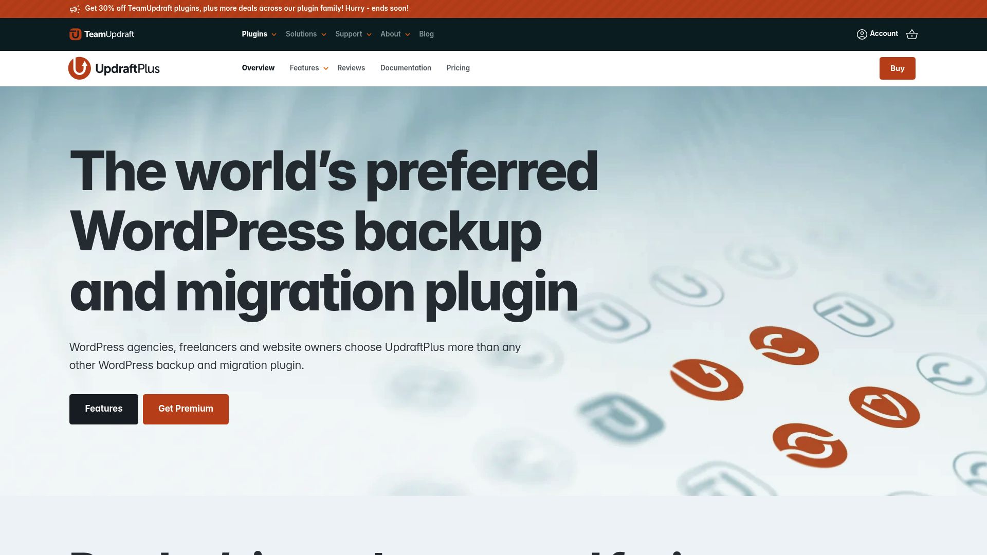 Screenshot of UpdraftPlus website showing the backup scheduling features